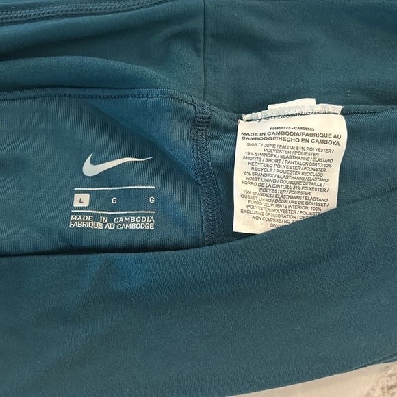 Lot of 3 Nike Dri Fit tennis skirts/skorts—size large - Picture 2 of 9